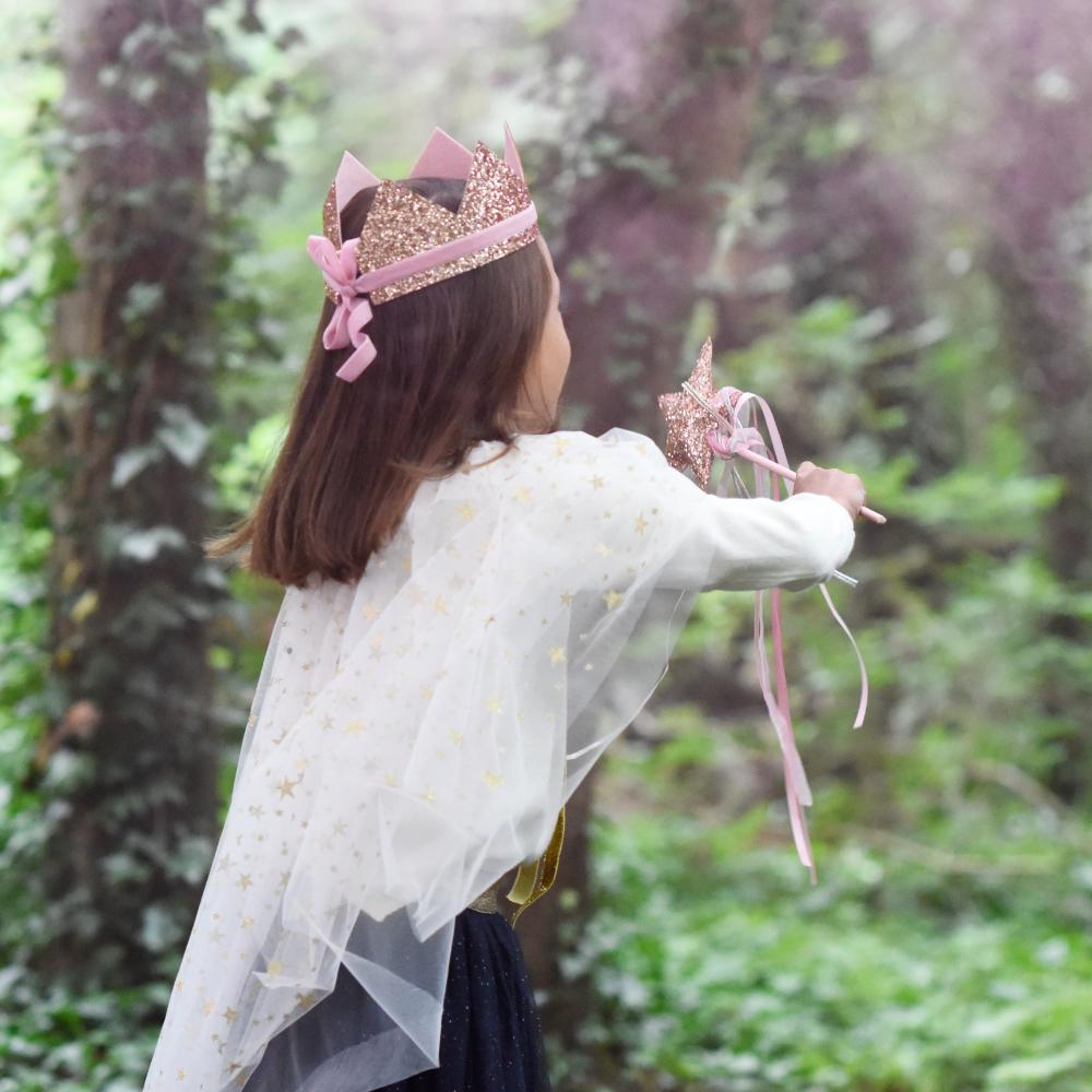 Cape de princesse en tulle à étoiles dorées - Luciole et Petit Pois - photographie 4