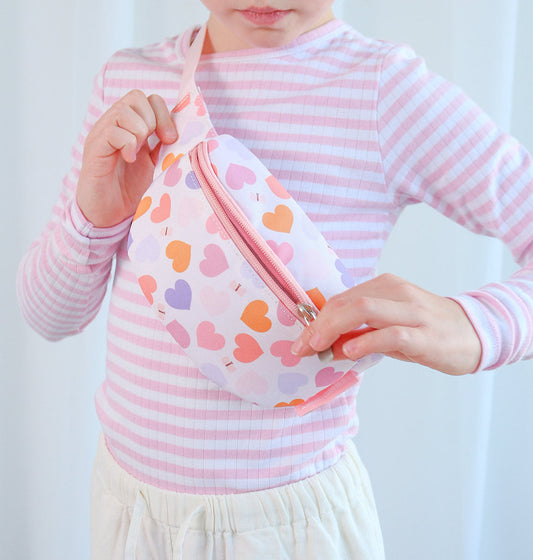 Sac banane enfant - Cœurs – vue 2 – A Little Lovely Company