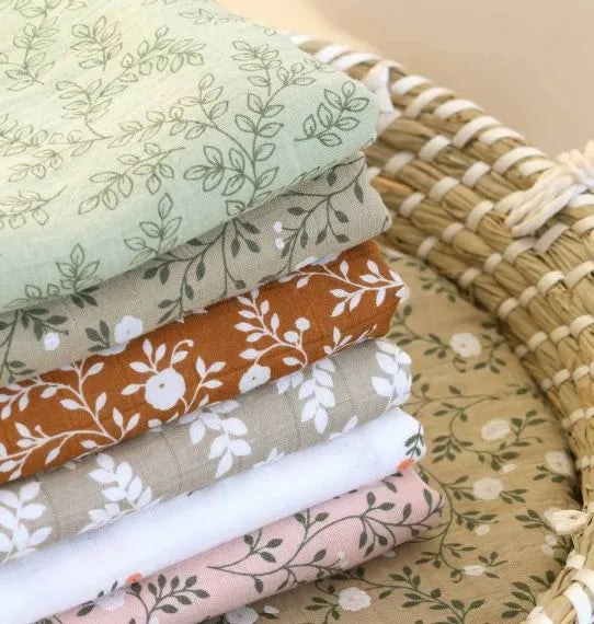 Lot de 2 langes en coton bio - Feuilles Taupe – vue 10 – A Little Lovely Company