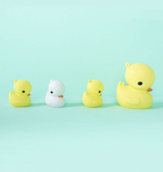 Veilleuse Canard Jaune – vue 2 – A Little Lovely Company