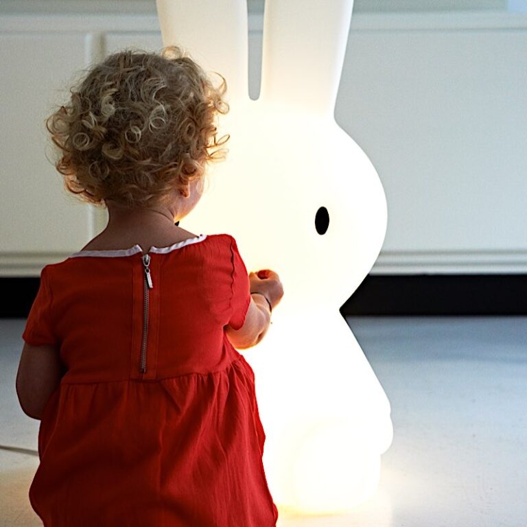 Lampe Miffy XL Mr Maria allumée, vue complémentaire
