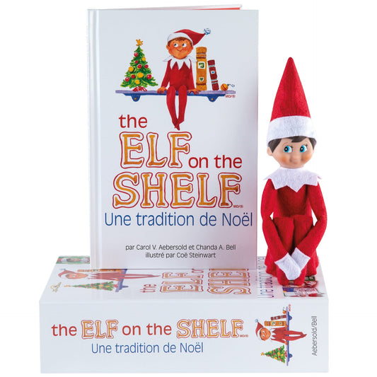 The Elf on the Shelf Cadeau set: GARCON – Français, 27x18,5 cm, set de cadeau avec poupée lutin scout et histoire à raconter + certificat d’adoption, en boîte carton, 0+