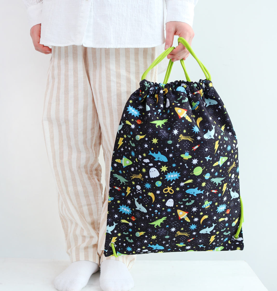 Sac à cordons enfant - Galaxie – vue 3 – A Little Lovely Company
