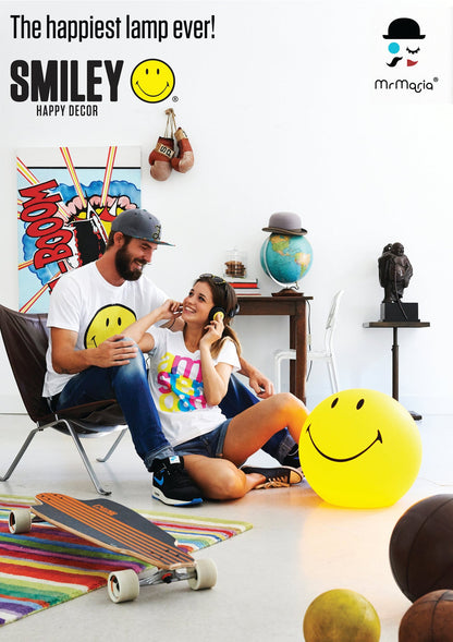 Lampe Smiley XL High Light Mr Maria dans une pièce à vivre
